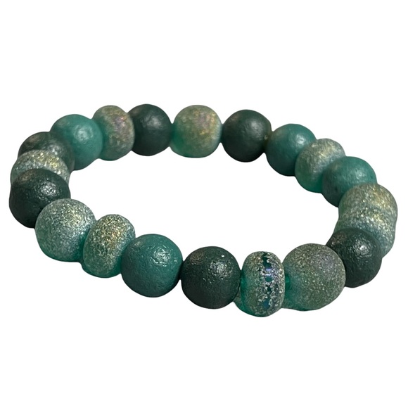 Green textured round sparkly glass stretchy beaded bracelet NEW - Picture 3 of 3